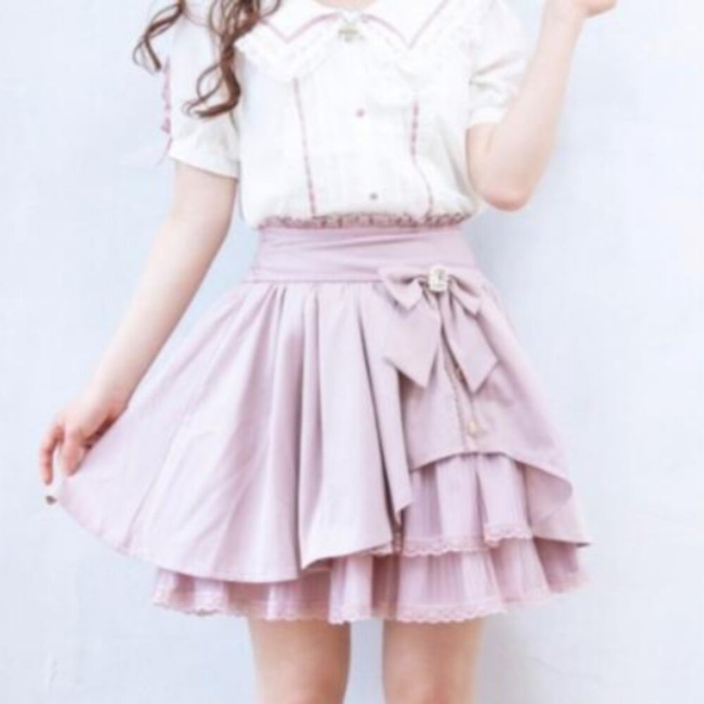 Liz Lisa Jirai Cache Coeur Pink Tiered Skirt with Lace and Gold Heart Buttons
